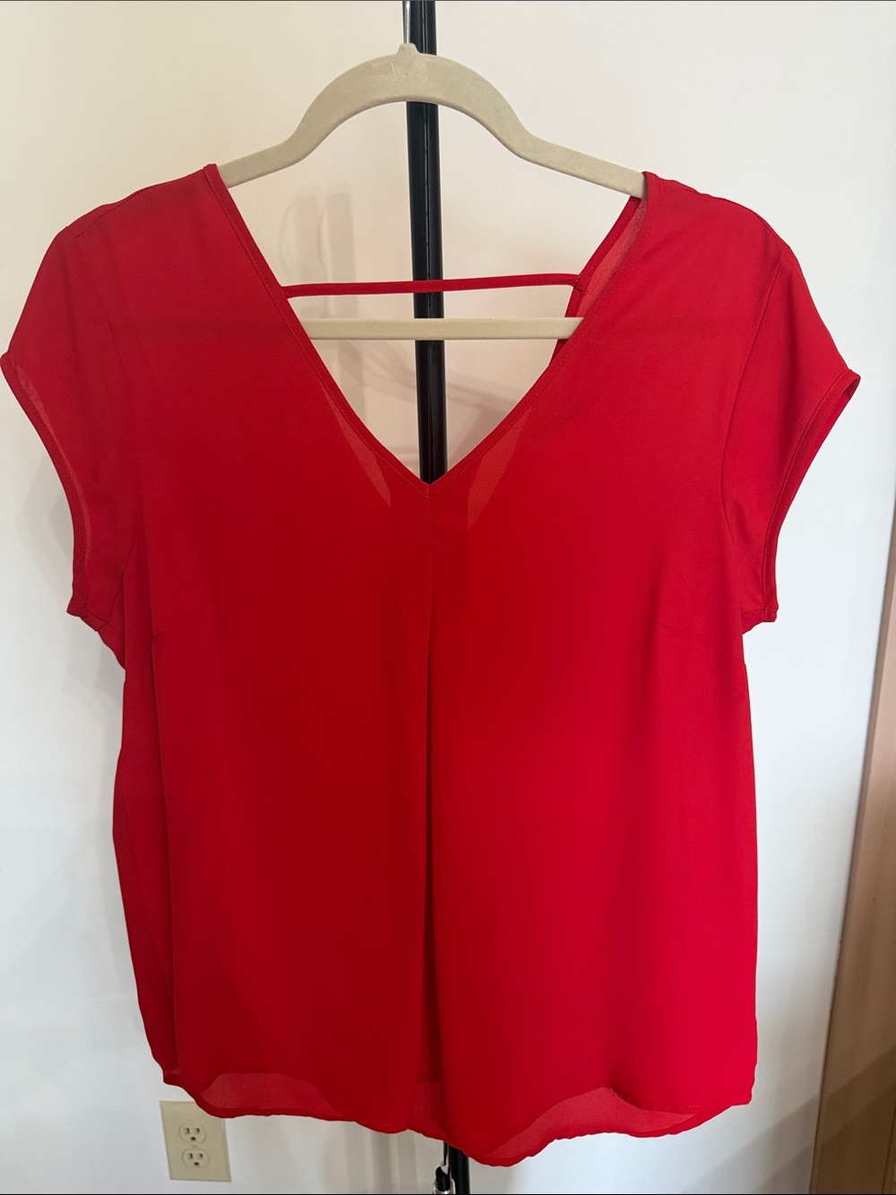 DR2 Ladies Red V-Neck Formal Top